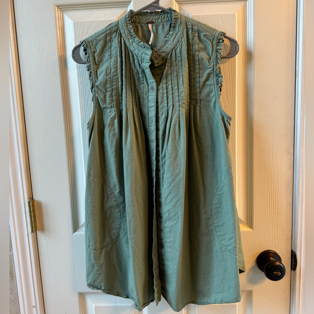 Free People Sleeveless Button-Up Tunic size XS light olive green